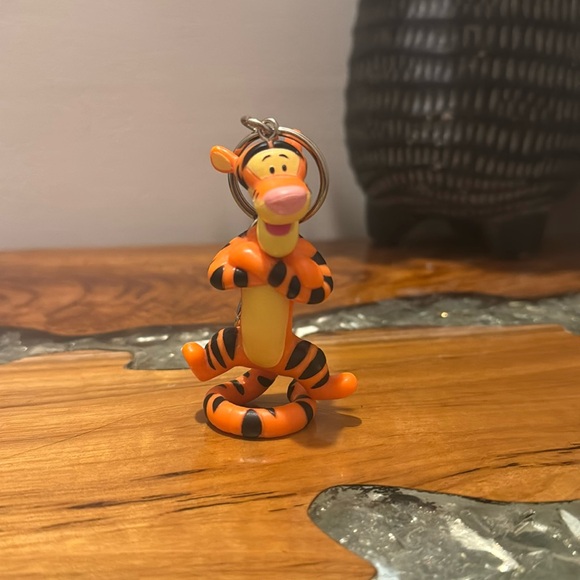 Disney Winnie The Pooh Tigger Bouncing Keychain - Picture 1 of 6